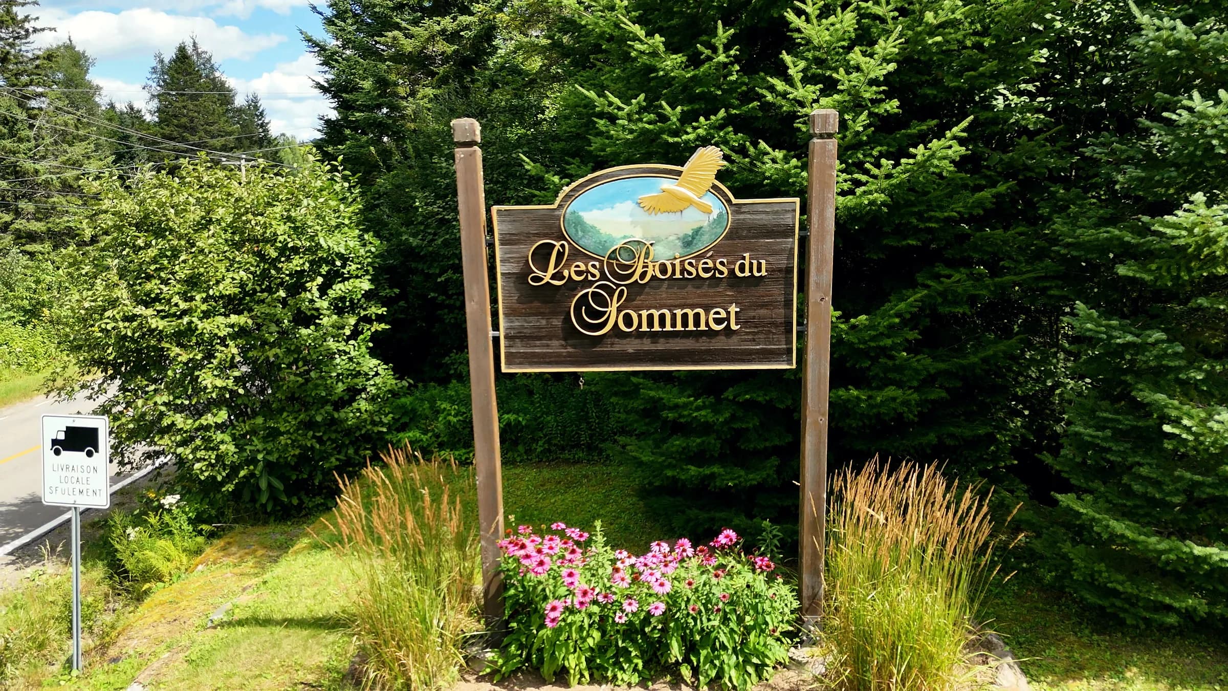 L’enseigne en bois des Boisés du Sommet